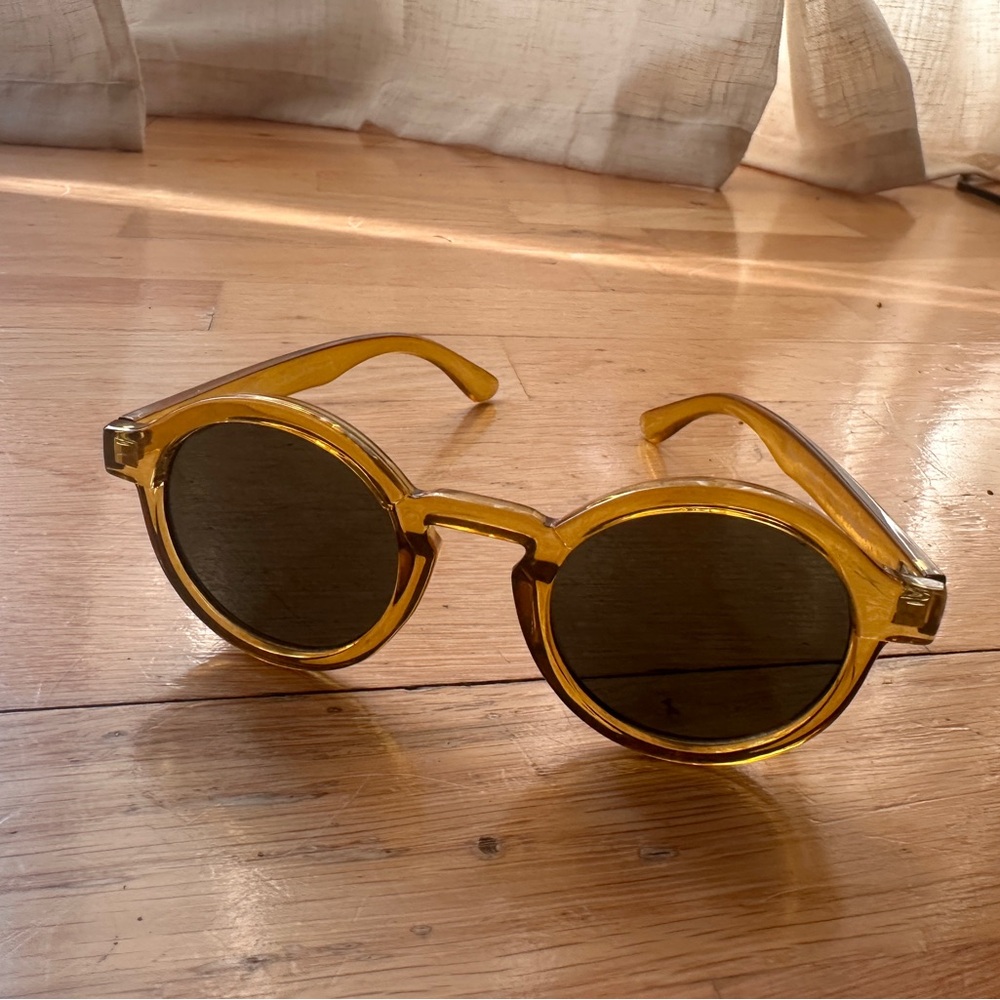 Round Amber Transparent Sunglasses - Retro Style
